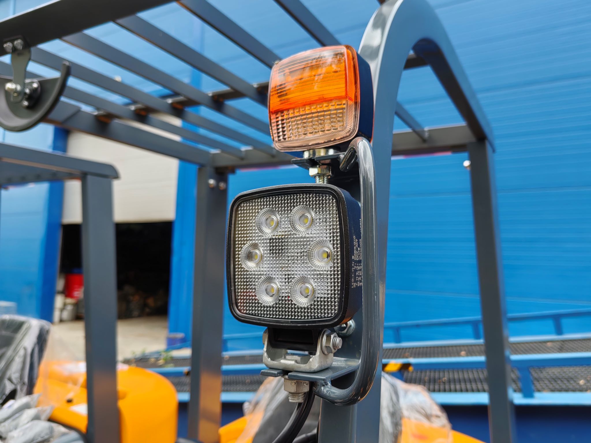 Бензиновый автопогрузчик Aurora Forklift CPQD25