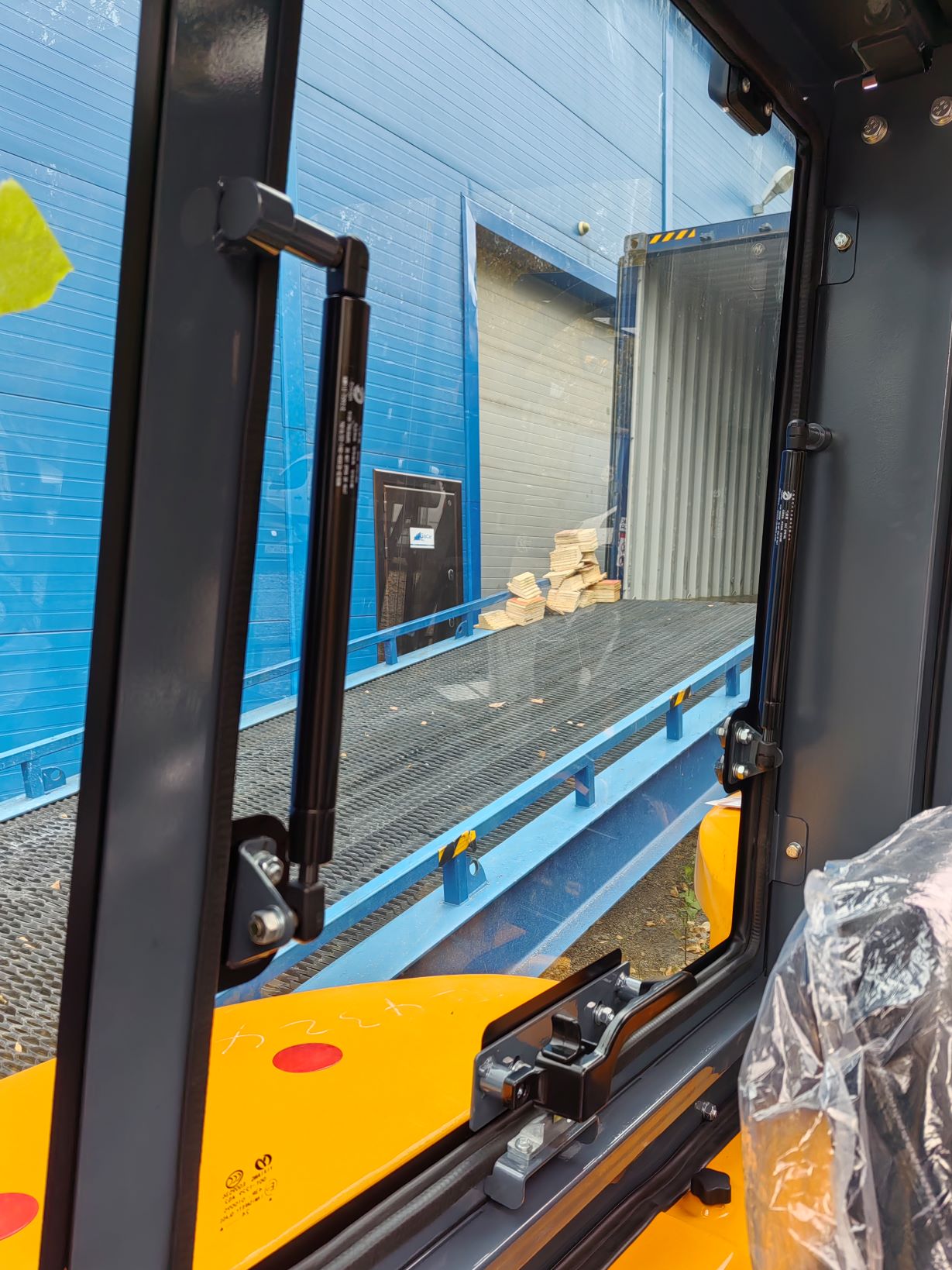 Бензиновый автопогpузчик Aurora Forklift CPQD25