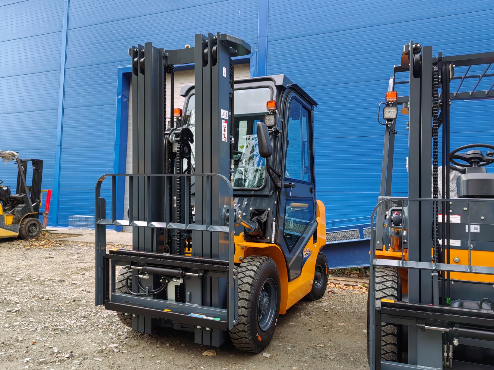 Бензиновый автопогpузчик Aurora Forklift CPQD25