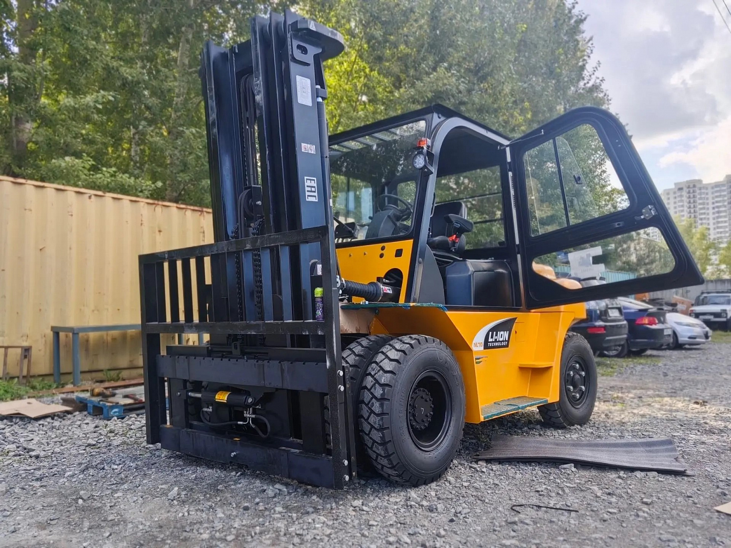 СИБКАР поставил высокотехнологичный электрический вилочный погрузчик Aurora Forklift официальному представителю «БЕЛАЗ» в России